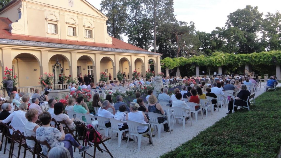Szentivánéj a Klebelsberg Kastély kertjében